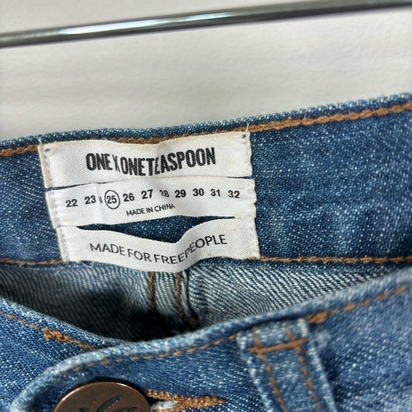 One x One Teaspoon Distressed Jean Sorts Size 25 - Picture 2 of 10